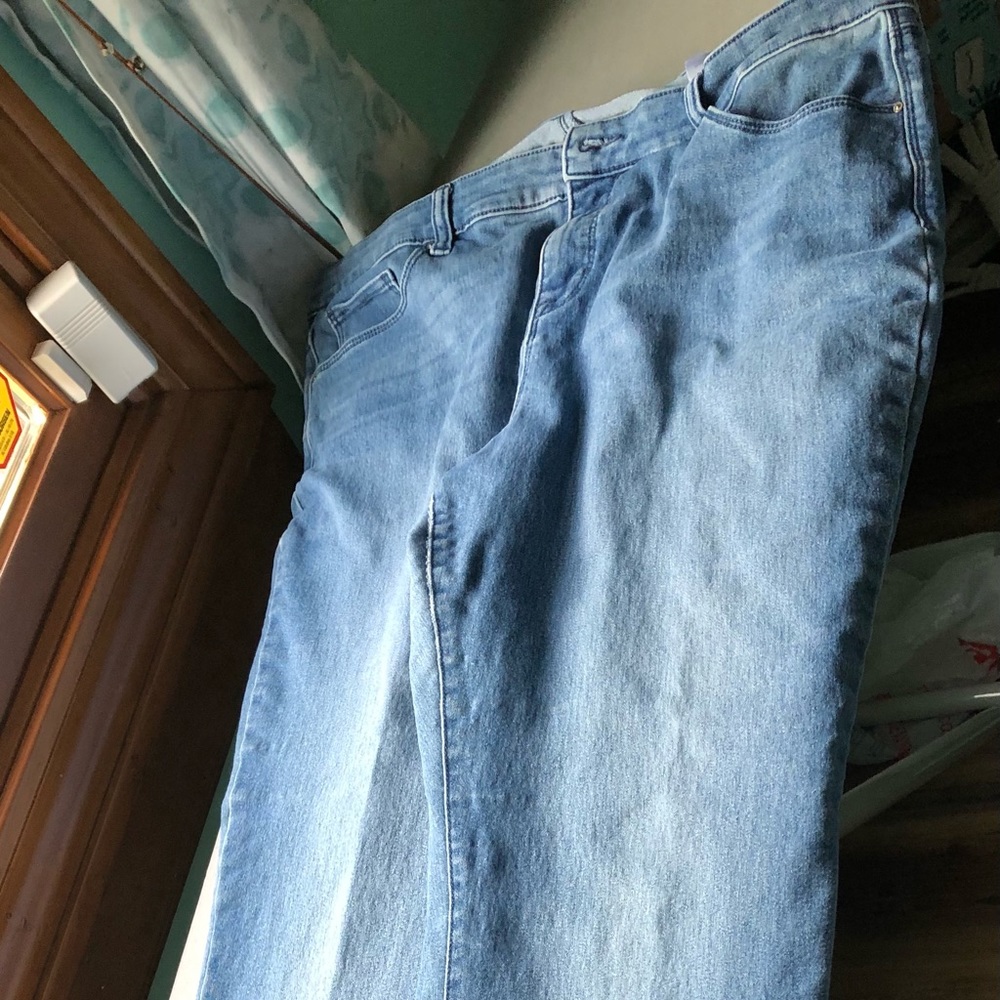 Women’s skinny curvy jeans